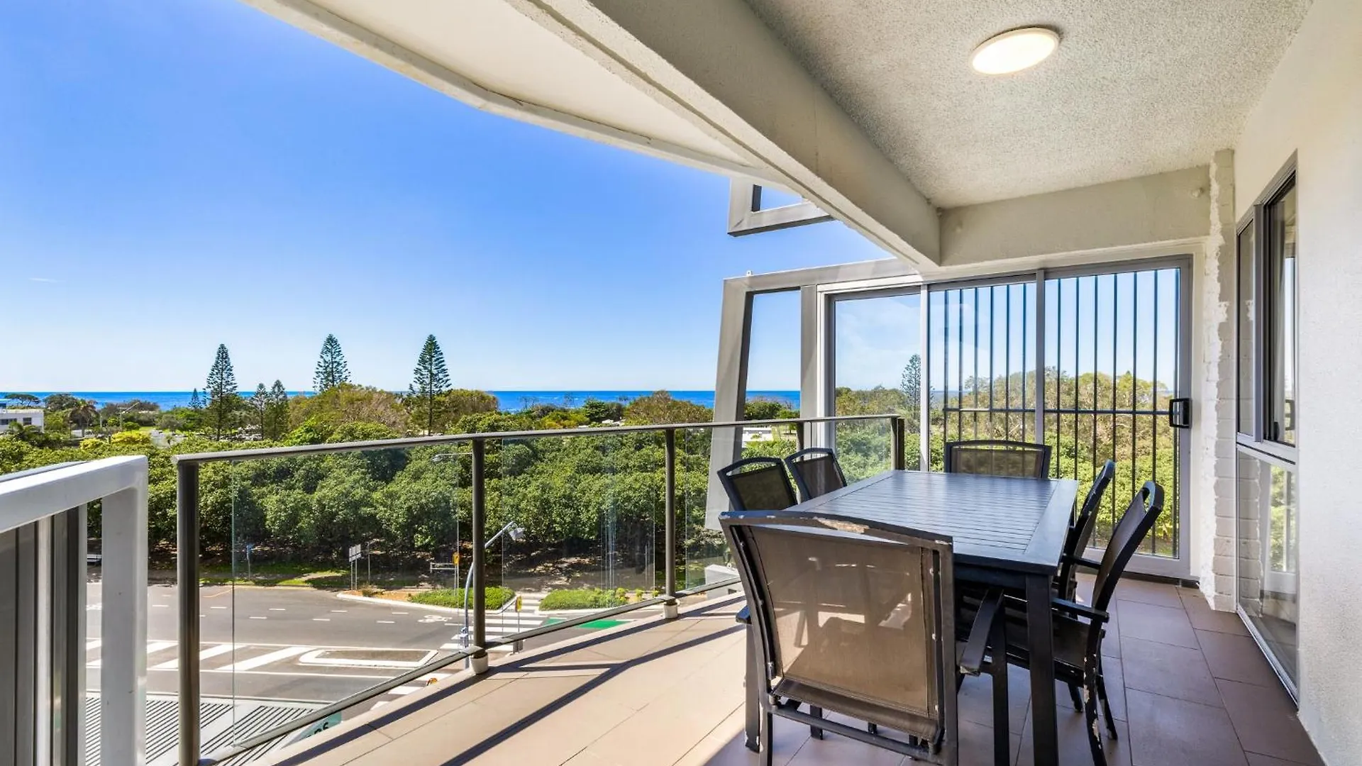 Апарт-отель Maroochy Sands Holiday Apartments Маручидор