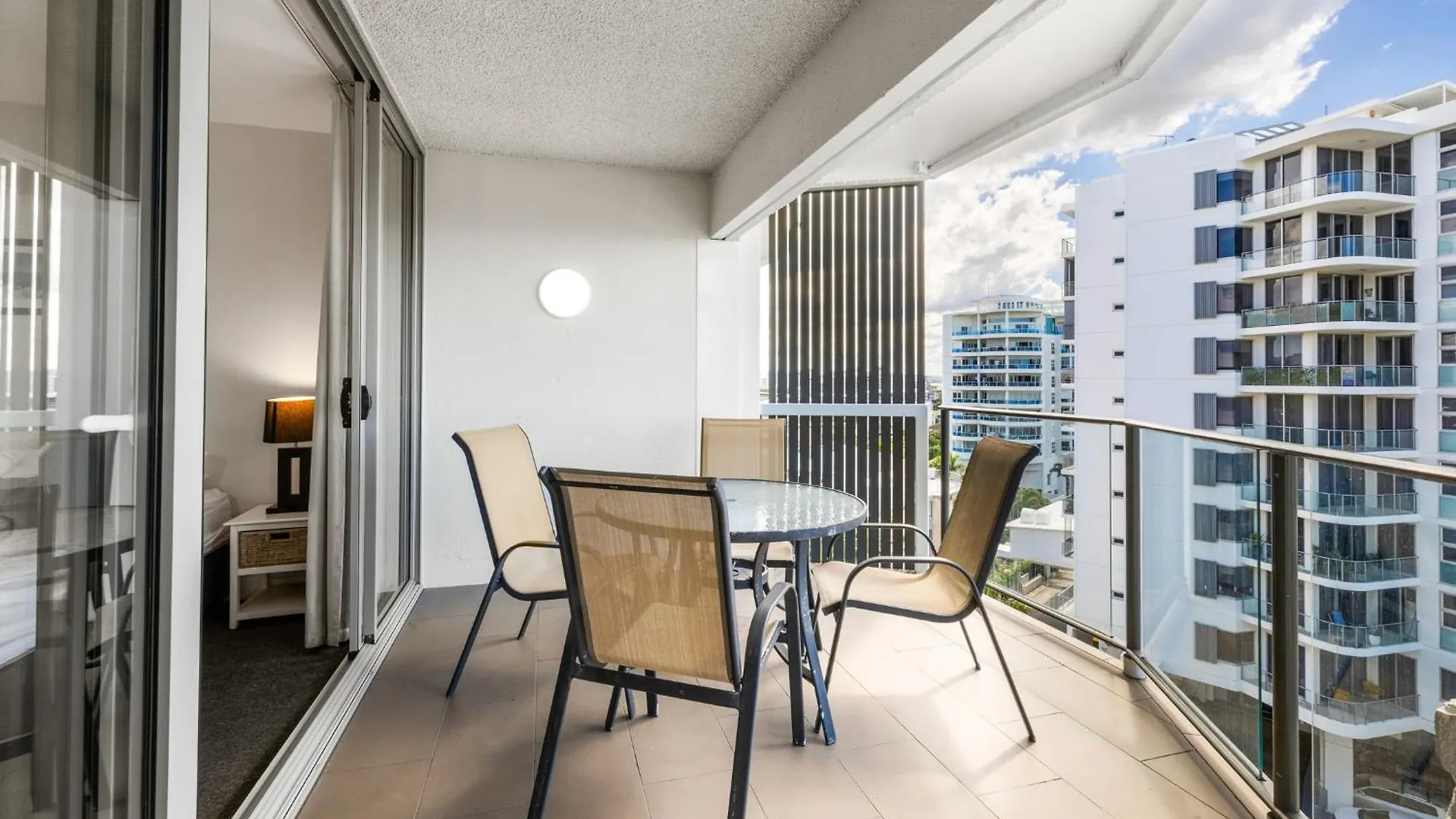 Апарт-отель Maroochy Sands Holiday Apartments Маручидор